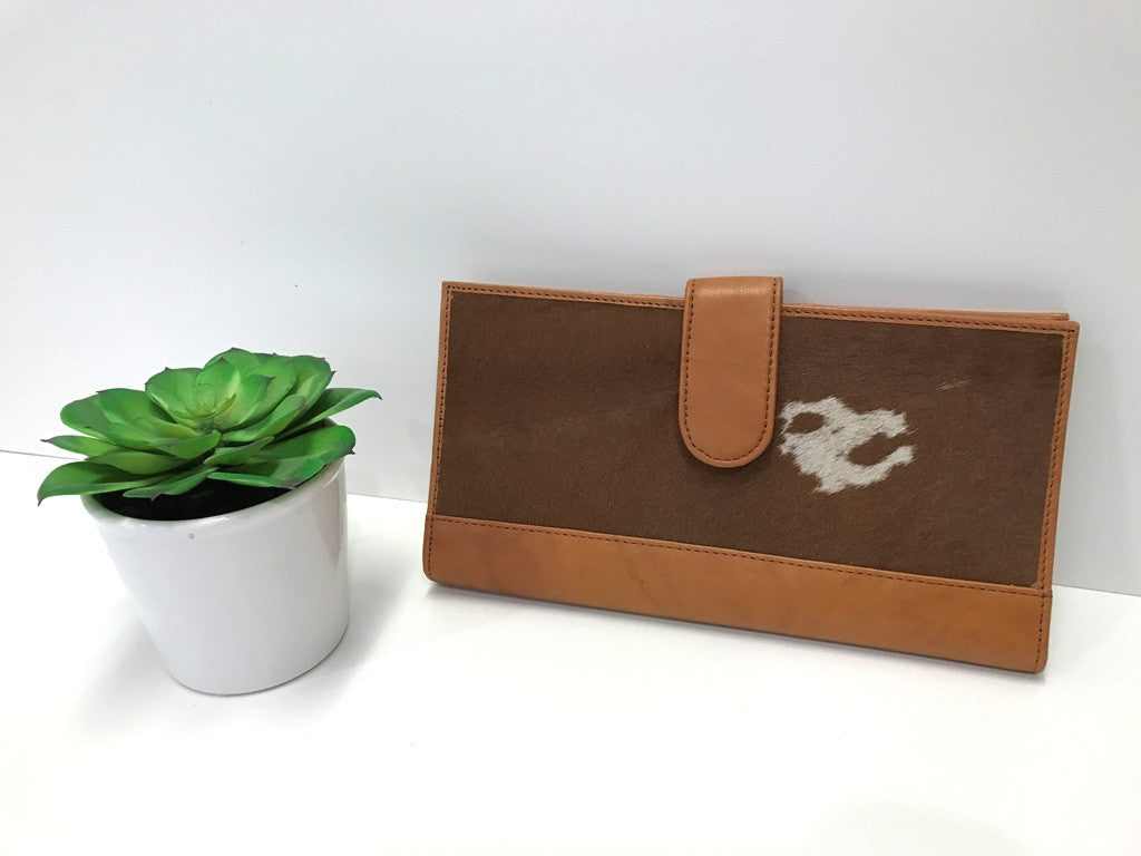 The Rochester cowhide travel clutch - tan