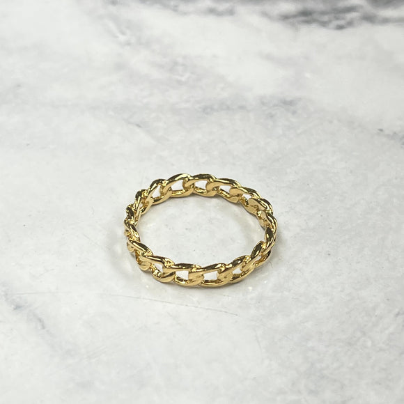 Chain link ring in yellow gold