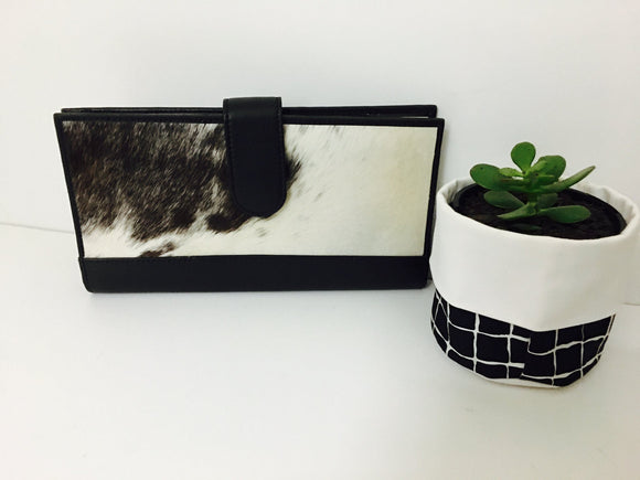 The Rochester cowhide travel clutch - black